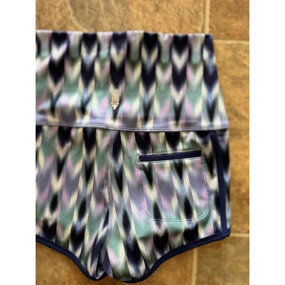Free People Movemnt Island Time Shorts Purple Amethyst Chevron Size Small - Picture 3 of 9